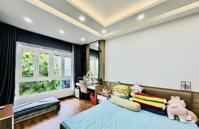 Bán nhà Trường Sa, P2, Phú Nhuận, vị trí đẹp 5 tầng gần pxl, giá 8,9 tỉ