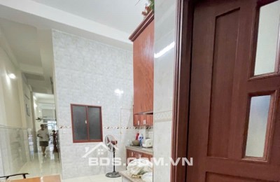 Cần bán nhà 3 tầng mặt tiền Nguyễn Công Trứ.