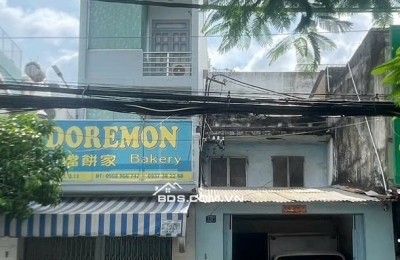 Nhà mặt tiền đường Lạc Long Quân, Phường 10, Quận 11, khu dân cư sầm uất.