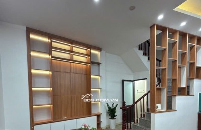 Bán nhà phố Trạm - 36m² x 5 tầng, mặt tiền 6m, vị trí đẹp, giá chỉ 6,1 tỷ!