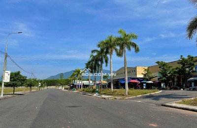 Siêu phẩm lô góc 2 mặt tiền duy nhất tại chợ Đông Phú 156m2, giá 2 tỷ 300