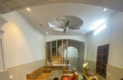 Bán nhà Xuân Thủy - 45m2 , mặt ngõ thông kinh doanh, lô góc, oto qua nhà