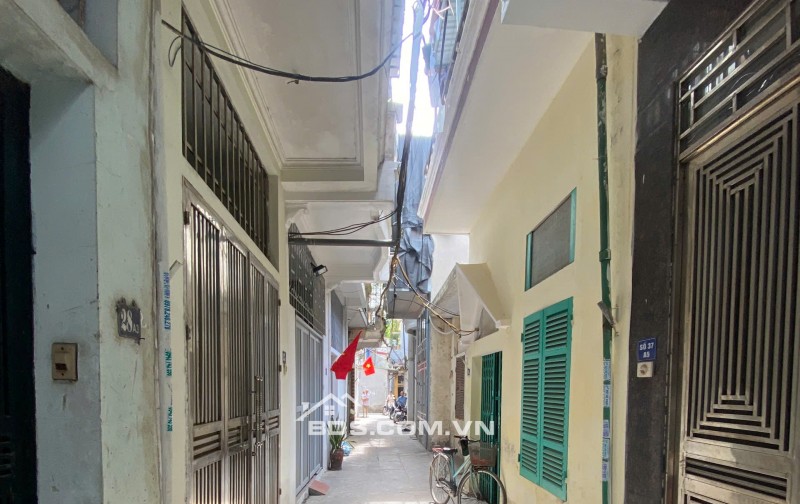 B.Á.N NHÀ-VĨNH QUỲNH, PHÂN LÔ, NGÕ NÔNG, GẦN PHỐ, NHÀ DÂN XÂY CHẮC CHẮN, 33m2, MT: 3.2m, Nhỉnh 5 tỏi nhỏ xíu.