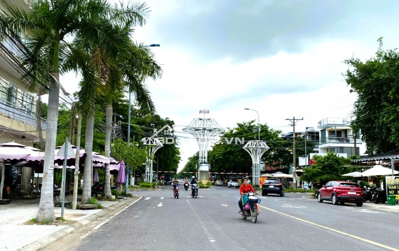 BÁN GẤP LÔ ĐẤT ĐẸP KĐT ĐÔNG TĂNG LONG, 358M2 VUÔNG VỨC, SỔ RIÊNG THỔ CƯ, GẦN CHỢ, CHỈ 13.8TỶ!