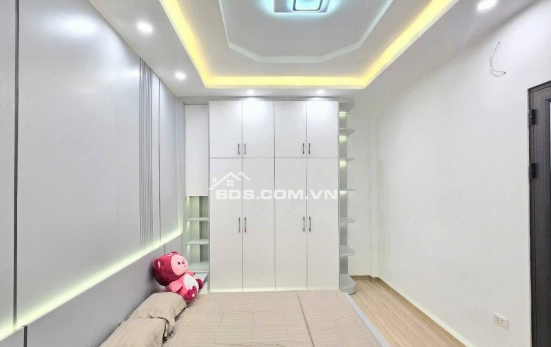 Nhà Đẹp Gần Đường Ô Tô, Đường Hoàng Mai 28/30m, 5 tầng, mt 5m, giá 6.68 tỷ