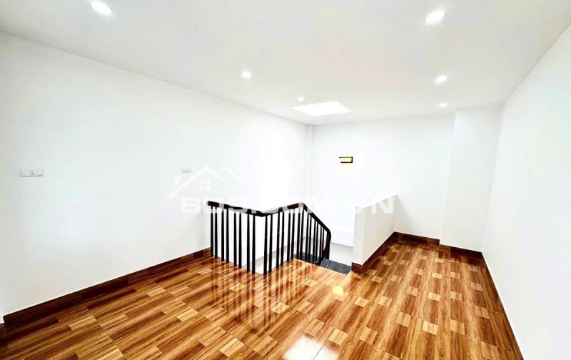Nhà Đẹp Gần Đường Dương Văn Bé, Hai Bà Trưng  33m, 5 tầng, mt 3.6m, giá 7.95 tỷ