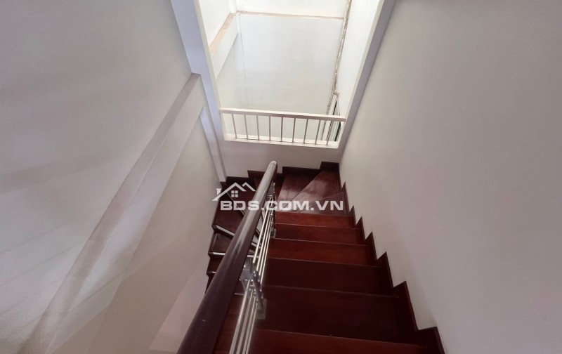 Nhà Đẹp Phân Lô, Ô TÔ Chạy Vòng Quanh, Phố Vọng, Hai Bà Trưng 80m, 5 tầng, mt 5m, giá 31.5 tỷ.
