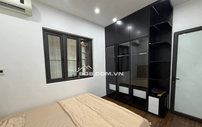 Nhà Đẹp Ở Luôn Đường Hoàng Mai 26m, 5 tầng, mt 5.2m, giá 5.36 tỷ.