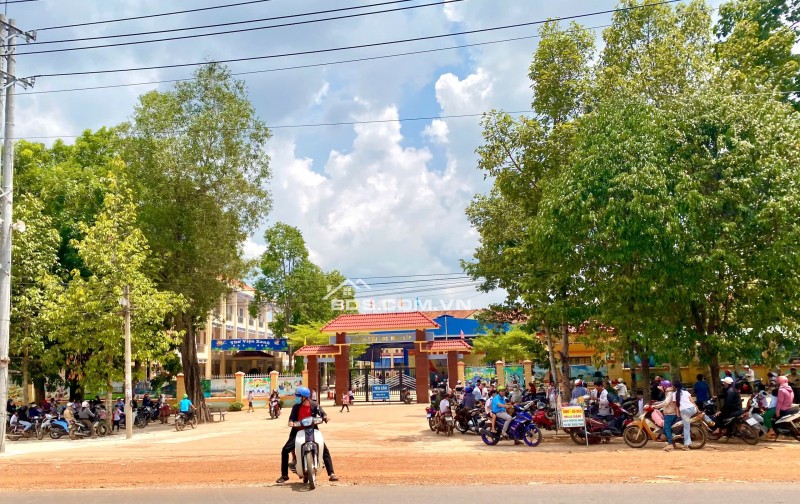 CẦN TIỀN BÁN 250M2 ĐẤT THỔ CƯ MẶT TIỀN ĐƯỜNG THÔNG GẦN CHỢ, TRƯỜNG HỌC DÂN ĐÔNG BUÔN BÁN SẦM UẤT. GIÁ 395TR