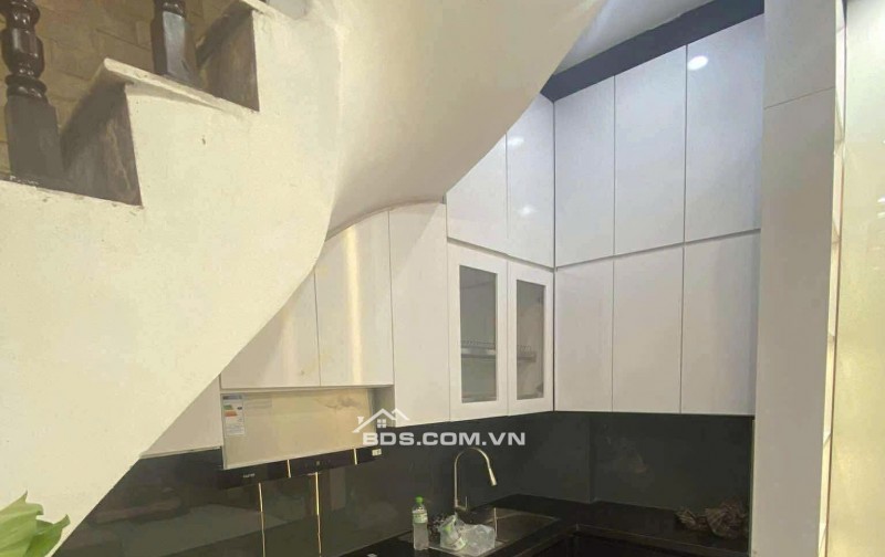 Nhà Đẹp Ở Luôn Đường Hoàng Mai 26m, 5 tầng, mt 5.2m, giá 5.36 tỷ.