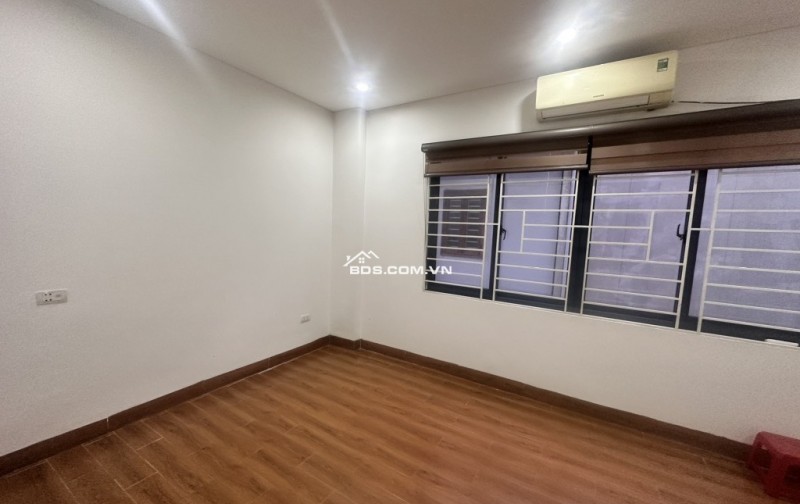 Bán gấp nhà 5 tầng ngõ 68 Nguyên Văn Linh,  Long Biên, nhỉnh 5,x tỷ (TL)
