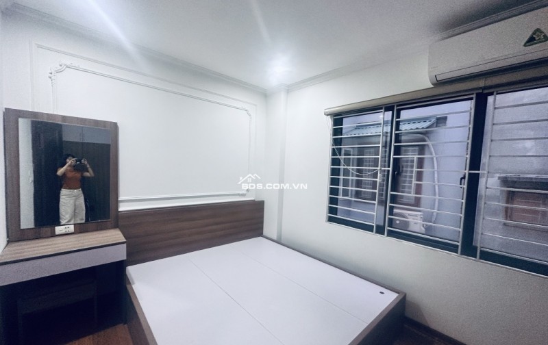 Bán gấp nhà 5 tầng ngõ 68 Nguyên Văn Linh,  Long Biên, nhỉnh 5,x tỷ (TL)