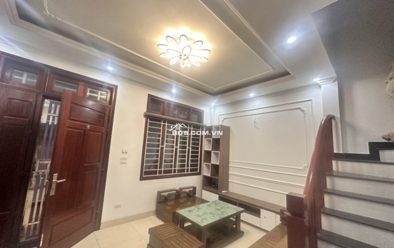 Bán gấp nhà 5 tầng ngõ 68 Nguyên Văn Linh,  Long Biên, nhỉnh 5,x tỷ (TL)