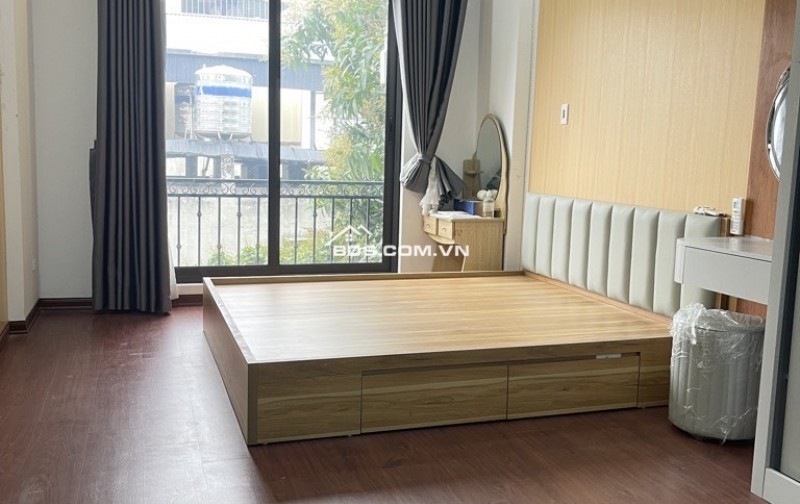 Ngõ nông, ô tô đỗ cửa, nhà mới, ful nội thất, gần trung tâm kiểm định xe. Ngõ 68 Nguyễn Văn Linh 30,2 m2  giá nhỉnh 5 tỷ.