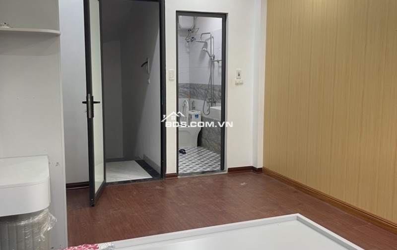 Ngõ nông, ô tô đỗ cửa, nhà mới, ful nội thất, gần trung tâm kiểm định xe. Ngõ 68 Nguyễn Văn Linh 30,2 m2  giá nhỉnh 5 tỷ.