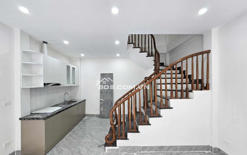 Nhà Mặt Ngõ - Tiện Ích Đỉnh Cao - Cách trường THPT và trường mầm non Thạch Bàn Vài Bước Chân – nhỉnh 5 Tỷ!