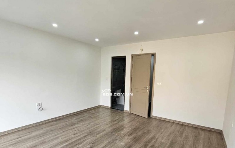 Nhà Mặt Ngõ - Tiện Ích Đỉnh Cao - Cách trường THPT và trường mầm non Thạch Bàn Vài Bước Chân – nhỉnh 5 Tỷ!