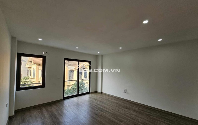 Nhà Mặt Ngõ - Tiện Ích Đỉnh Cao - Cách trường THPT và trường mầm non Thạch Bàn Vài Bước Chân – nhỉnh 5 Tỷ!