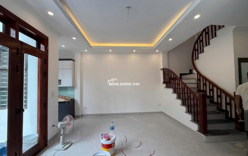 NHÀ MỚI 6 TẦNG THANG MÁY – GARA Ô TÔ – VỊ TRÍ VÀNG KINH DOANH NHỎ – THẠCH BÀN, LONG BIÊN