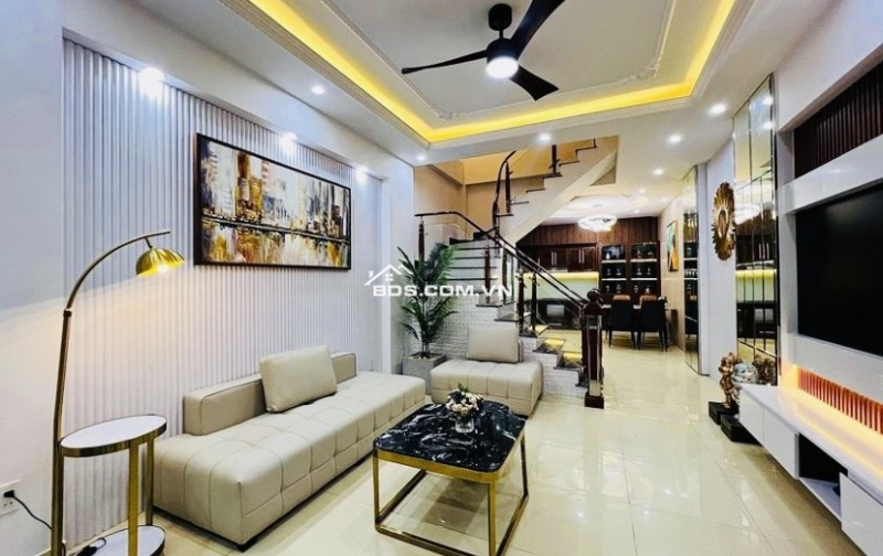 BÁN GẤP NHÀ ĐẸP - LÔ GÓC HOÀNG QUỐC VIỆT  40M X 5T Ô TÔ-  KD- 9.8 TỶ
