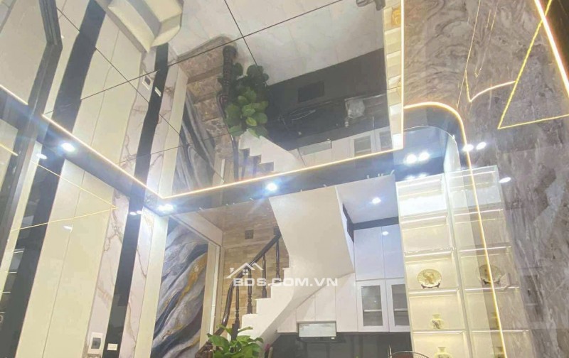 Nhà Đẹp Ở Luôn Đường Hoàng Mai 26m, 5 tầng, mt 5.2m, giá 5.36 tỷ.