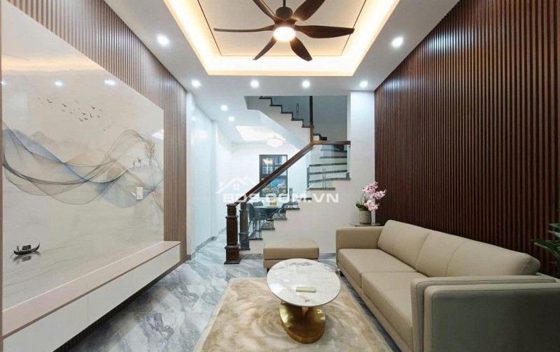 Bán Nhà Phố Chùa Láng - 2 Thoáng - Ở Ngay - Full Nội Thất - 46m, 4Tầng - Chỉ 10.9 Tỷ.
