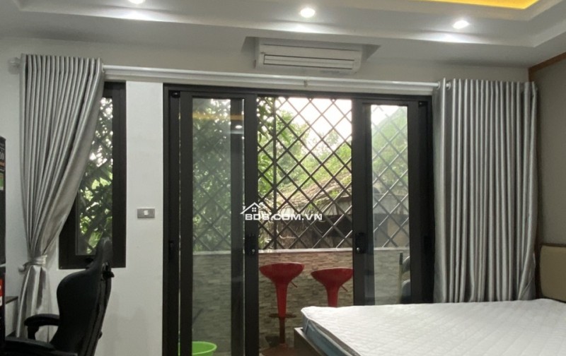 Cho thuê Căn hộ dịch vụ giá rẻ View hồ tại Ngõ 193 Phố Trích Sài, Tây Hồ. Chỉ 6.5tr