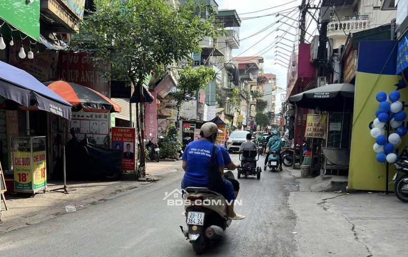 Nhỉnh 8 Tỷ -  Víp Quận Hoàng Mai - Thang Máy - Full Nội Thất - Gần Phố - 35m, 6 Tầng.