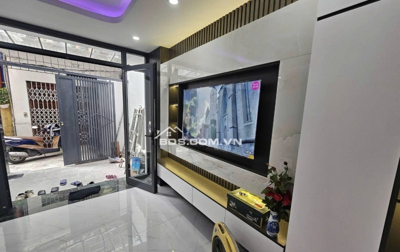 Hiếm ! Nhỉnh 9 Tỷ - Trung Tâm Quận Đống Đa - Gần Phố - Full Nội Thất - 51m, 4 Tầng.