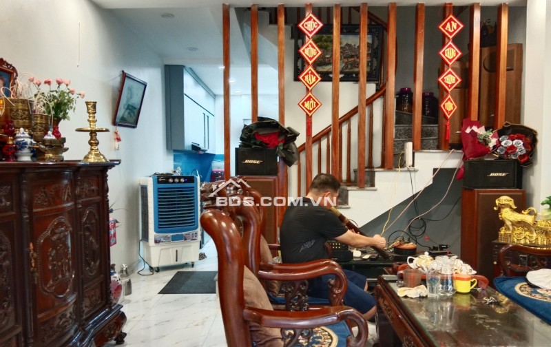 Nhà Đẹp Ô TÔ Đỗ Cửa Nguyễn Chính, Hoàng Mai 48m, 2 tầng, mt 5m, giá 3.35 tỷ.