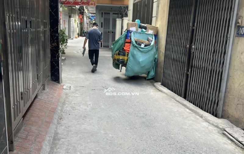 Bán Nhà Pháo Đài Láng, Đống Đa - Gần Phố - Full Nội Thất - 43m, 5 Tầng. Chỉ 10.4 Tỷ.