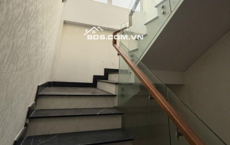 Bán nhà mặt tiền 4 Tầng, 106m2 (4.4x24) Âu Dương Lân, Quận 8, Sổ Hồng hoàn công, 18.5 tỷ