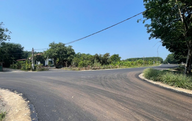 CẦN TIỀN BÁN 250M2 ĐẤT THỔ CƯ MẶT TIỀN ĐƯỜNG THÔNG GẦN CHỢ, TRƯỜNG HỌC DÂN ĐÔNG BUÔN BÁN SẦM UẤT. GIÁ 395TR