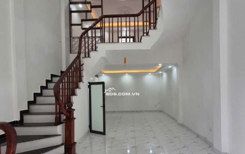 chỉ nhỉnh 5 tỷ (CTL) có nhà gần thị trấn văn điển, thanh trì,40m*5 tầng, full công năng.