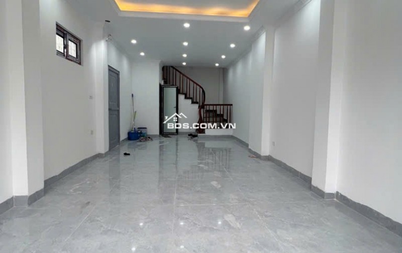 Bán Nhà Ngọc Hồi,Thanh trì, 6,15 tỷ, 40m2, 5PN, 4WC, lô góc,ô tô ngủ trong nhà,Pháp lý đầy đủ,