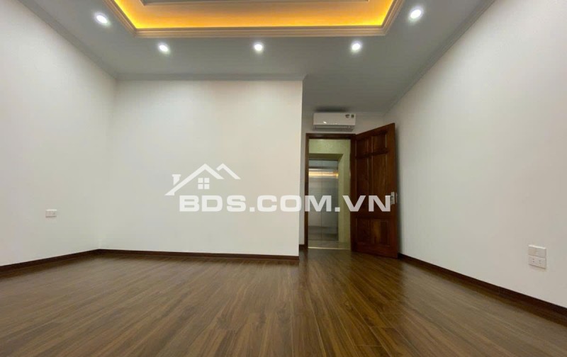 : NHÀ ĐẸP VŨ TÔNG PHAN MẶT NGÕ KINH DOANH,2 THOÁNG TRƯỚC SAU,NGÕ Ô TÔ THÔNG 37M, GIÁ 12,5 tỷ