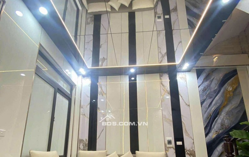 Nhà Đẹp Ở Luôn Đường Hoàng Mai 26m, 5 tầng, mt 5.2m, giá 5.36 tỷ.