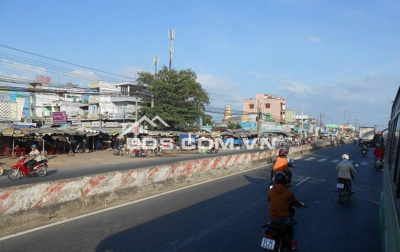  BÁN ĐẤT MẶT TIỀN - TRUNG TÂM THỊ TRẤN BẾN LỨC 