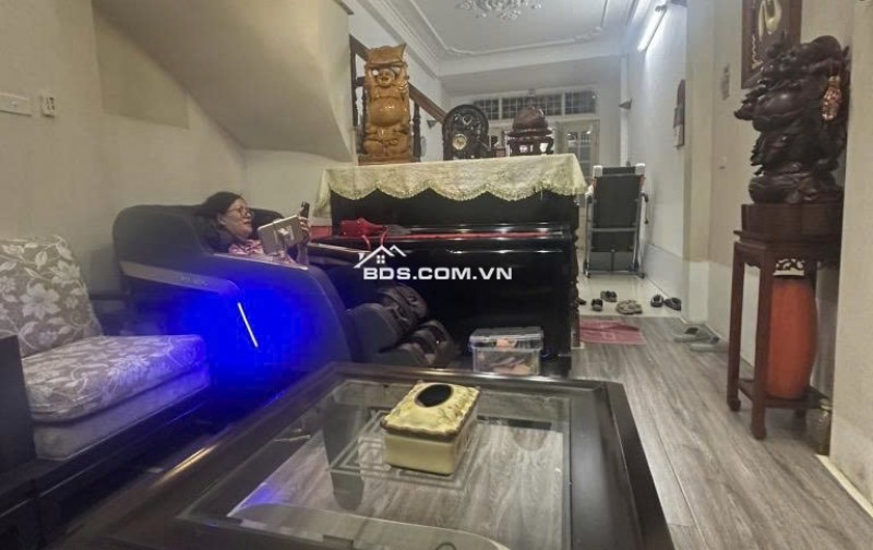 Bán Nhà Hào Nam, Đống Đa - Oto - Kinh Doanh - 42m, 4Tầng - Chỉ 15.6 Tỷ.