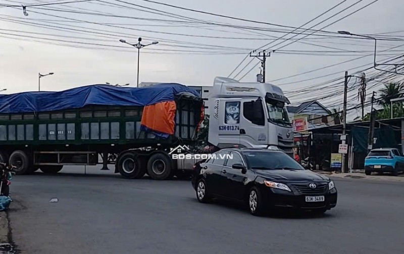 Lô đất  hiếm, MẶT TIỀN NGUYỆN TRUNG TRỰC, Sát QUÃNG TRƯỜNG.