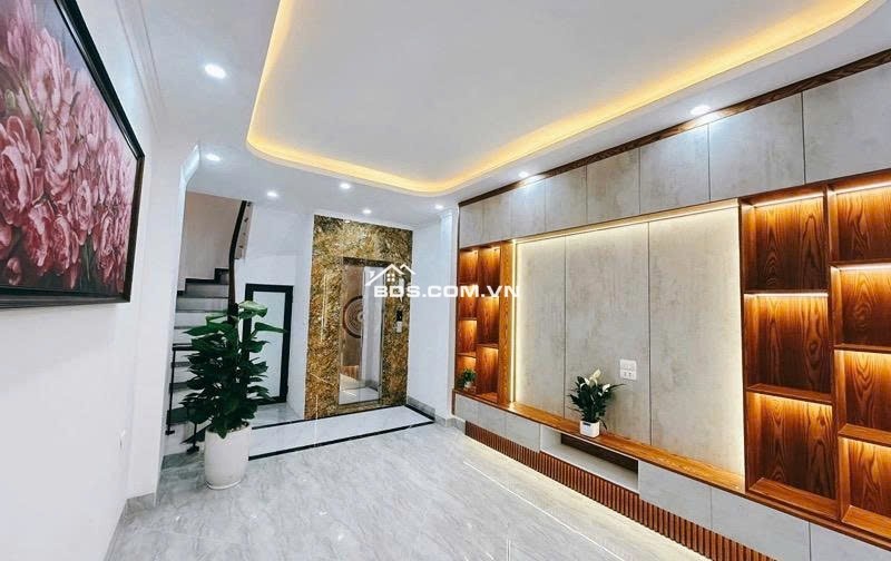 Nhỉnh 8 Tỷ -  Víp Quận Hoàng Mai - Thang Máy - Full Nội Thất - Gần Phố - 35m, 6 Tầng.