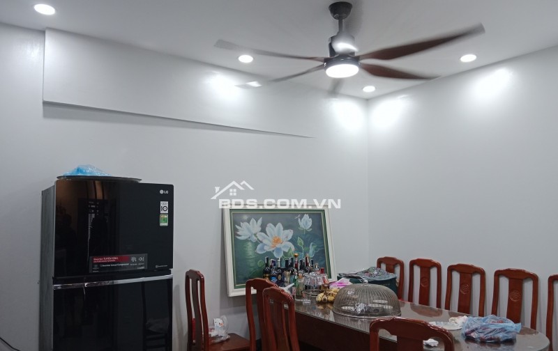 Nhà Đẹp Ô TÔ Đỗ Cửa Nguyễn Chính, Hoàng Mai 48m, 2 tầng, mt 5m, giá 3.35 tỷ.