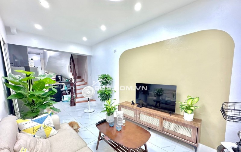 Nhà Đẹp Chợ Khâm Thiên, Đống Đa 24m, 4 tầng, mt 3m, giá 5.9 tỷ