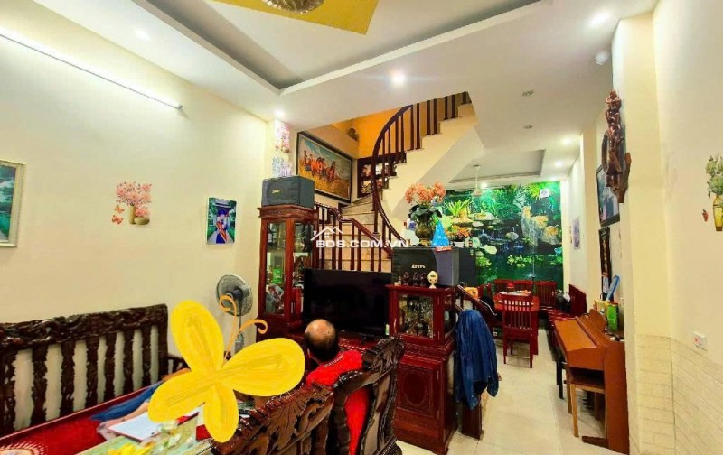 Bán Nhà Quan Nhân, Thanh Xuân - Nhỉnh 9 Tỷ - Gần Phố - 3 Gác Tránh - 46m, 4 Tầng.