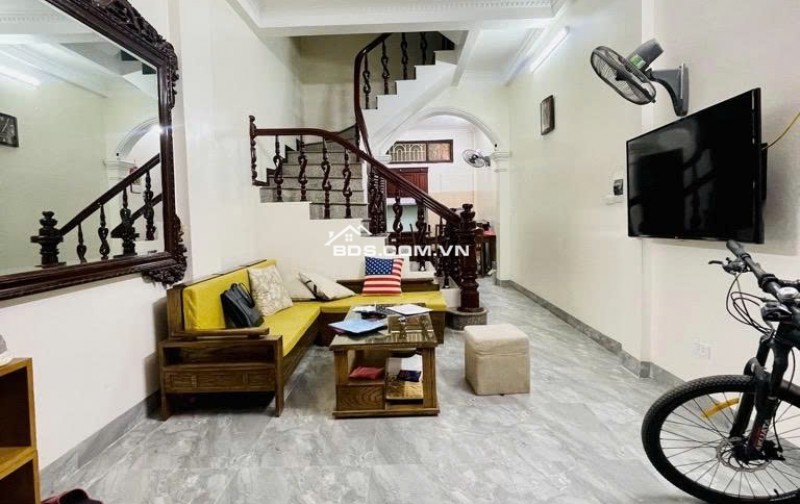 Nhỉnh 9 Tỷ - Pháo Đài Láng, Đống Đa - Gần Phố - 2 Thoáng - 46m, 5 Tầng.
