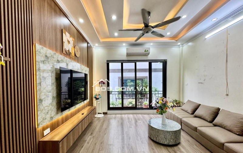 Nhà Đẹp Ô Tô Ngủ Trong Nhà, Đường Hoàng Mai 42m, 5 tầng, mt 4.2m, giá 15.2 tỷ