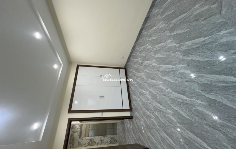 NHÀ ĐẸP LÔ GÓC THẠCH BÀN - Trung tâm tiện ích, tương lai ra mặt đường - Sổ đỏ chính chủ!