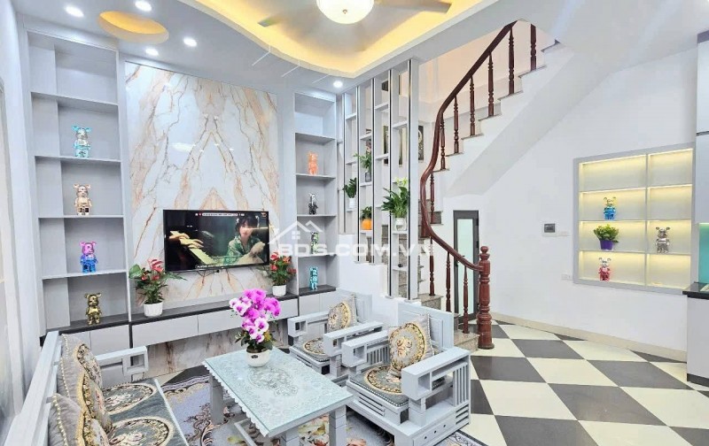 Nhà Đẹp Gần Đường Ô Tô, Đường Hoàng Mai 28/30m, 5 tầng, mt 5m, giá 6.68 tỷ