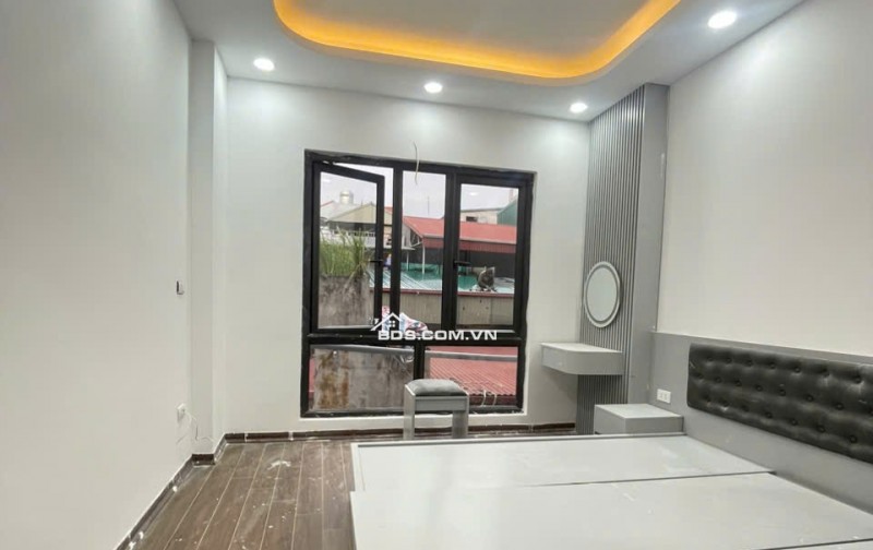 Bán nhà  ngũ hiệp, Thanh Trì,5 tầng ,mới koong, ô tô đỗ cửa,kinh doanh nhỏ chỉ nhỉnh 5đ