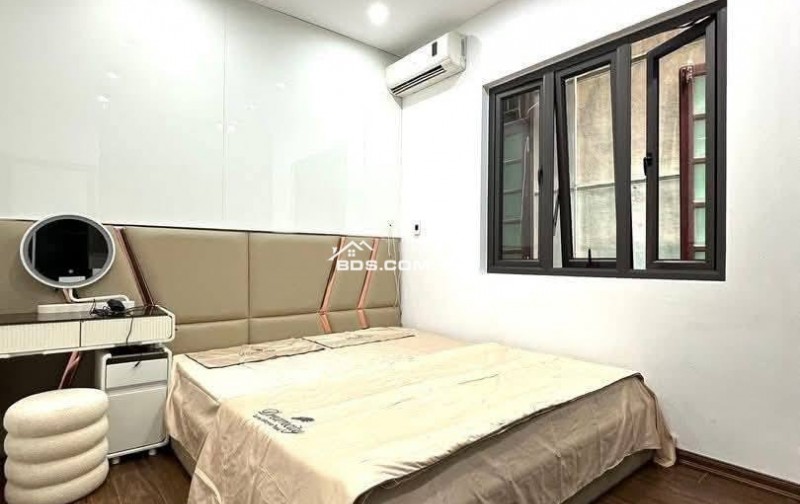 Nhà Đẹp Ở Luôn Đường Hoàng Mai 26m, 5 tầng, mt 5.2m, giá 5.36 tỷ.